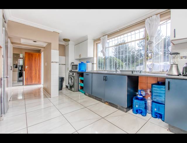 4 BEDROOM FREESTANDING FOR SALE IN WELTEVREDEN PARK